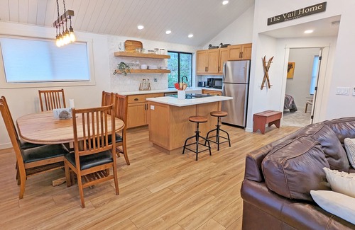 Sunriver House | Updated, 4 Bd, 2 and 2 half baths, 2 family rooms, Rec Passes - Deer 11