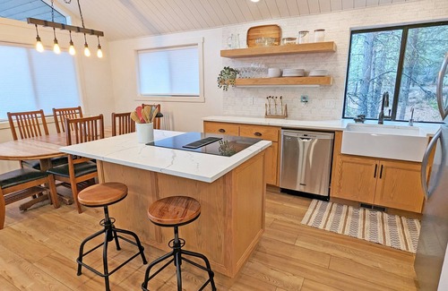 Sunriver House | Updated, 4 Bd, 2 and 2 half baths, 2 family rooms, Rec Passes - Deer 11