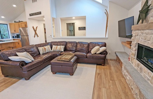 Sunriver House | Updated, 4 Bd, 2 and 2 half baths, 2 family rooms, Rec Passes - Deer 11