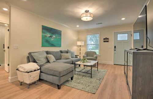 Downtown House | Updated and Modern House Less Than 1 Mi to Dtwn Bentonville!