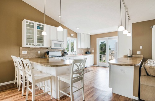 Bear Lake House | Updated Bear Lake Home Across from Lake