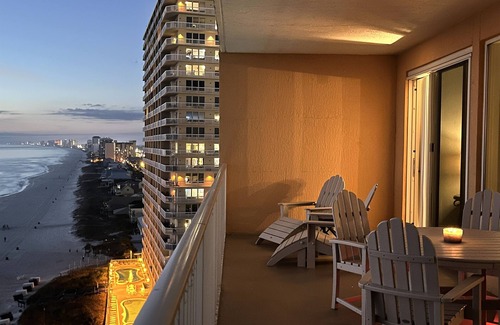 Lower Grand Lagoon Condo | Updated Butler's Treasure Island,new master bath! Beach Service for 2 Included!
