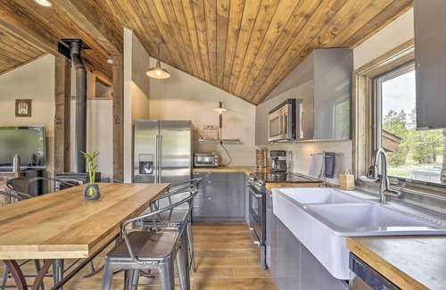 Tabernash Cabin | Updated Cabin w/Hot Tub ~ 11 Mi to Winter Park!