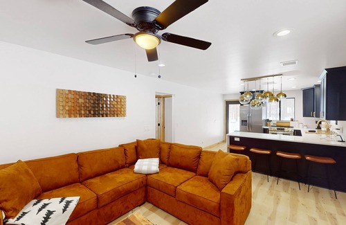 Pinetop Cabin | Updated cabin with lovely views, chef's kitchen, central AC, W/D - dog-friendly