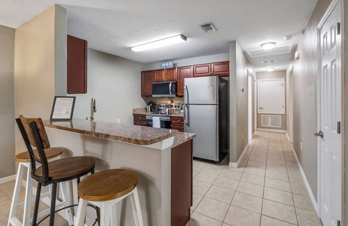Clermont Apartment | Updated Centrally Located Suite 839