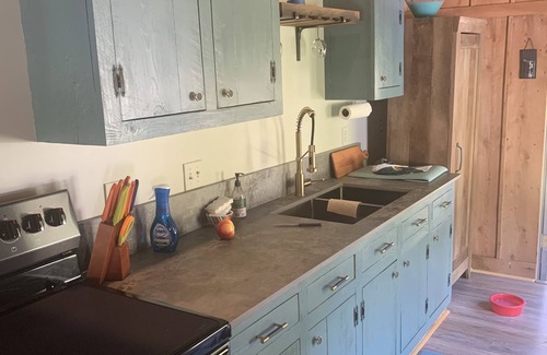 Thousand Island Park Cottage | Updated Cottage - Pet & Family Friendly