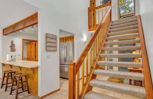 Overlook Park Condo | Updated condo, sleeps 6, close to everything, no pets, end unit, comfort!