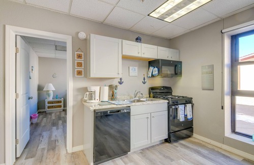 Del Norte Apartment | Updated Del Norte Apartment, Walk to Downtown!
