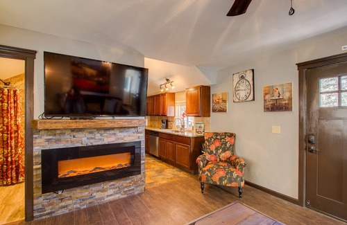 Green Mountain Falls Cabin | Updated home near beautiful hiking trails with nEV Charger