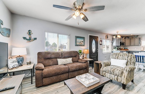 Crescent City North House | Updated Home 2 Mi to Beach in Crescent City!