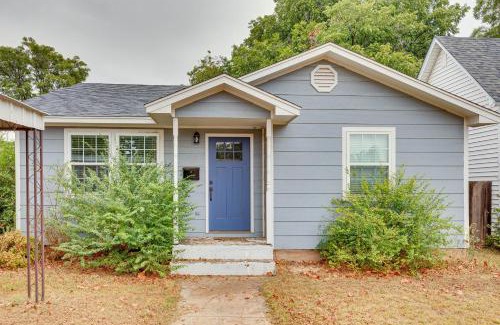 Mangum House | Updated Home with Yard about 14 Mi to Quartz Mountain!