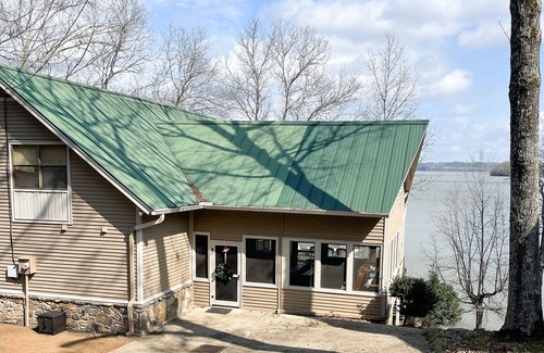 Iuka House | Updated lake house on beautiful Bear Creek!