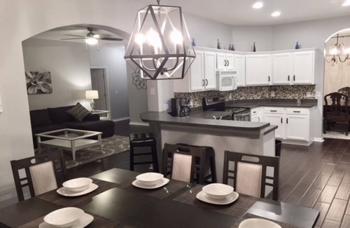 Calabay Parc Villa | UPDATED Modern 5 Bed 4.5 Bath~ South Facing Pool & Spa~15 Min to Disney