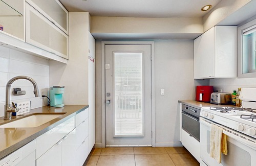 Old Las Palmas Apartment | Updated modern condo w/shared pool & mountain views - near downtown