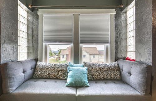 Natrona House | Updated New Kensington Home with Deck 22 Mi to PGH!