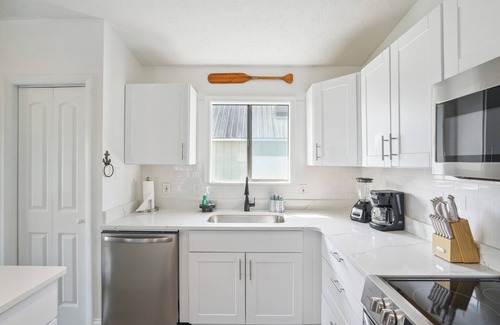 Silver Sands House | Updated Panama City Home w/Deck - Walk to Beach!