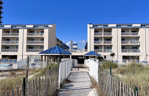 Orange Beach Apartment | Updated studio w/shared outdoor pools and tennis court, family-friendly, & more!
