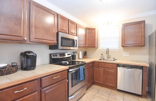 Columbia House | Updated Townhome near Downtown Columbia, I-26, Lexington Medical Center