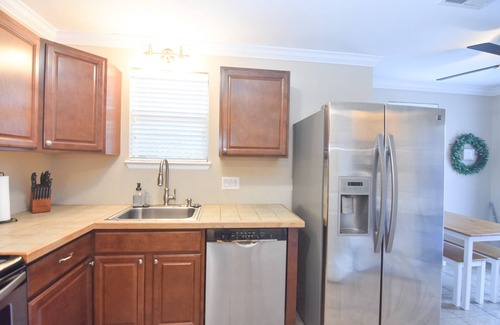 Columbia House | Updated Townhome near Downtown Columbia, I-26, Lexington Medical Center