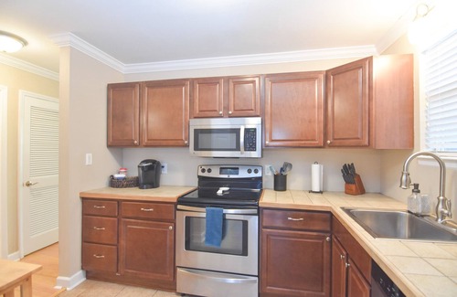 Columbia House | Updated Townhome near Downtown Columbia, I-26, Lexington Medical Center