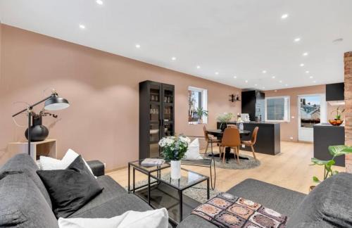 Trondheim Apartment | Upgraded 3 bedroom apartment, close to WC-25