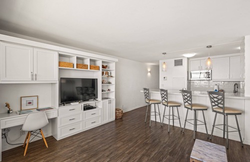 Kihei Condo | Upgraded Corner Unit with Amazing Pool and Ocean Views! - Sugar Beach #421