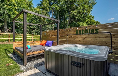 Raywell Ski Chalet | Upgraded for 2025 – Now with Air Hockey/Pool/Table Tennis Combo and Dartboard.