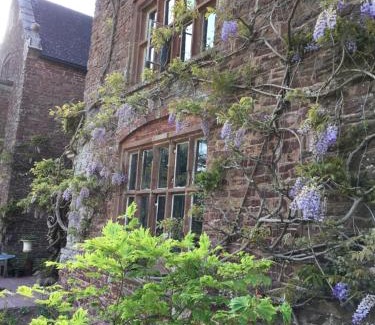 Ledbury Bed & Breakfast | Uplands Guest House