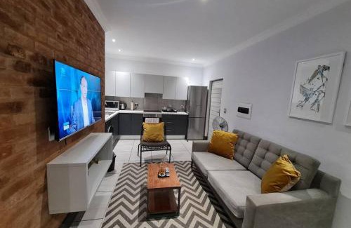 Menlo Park Apartment | Upmarket one-bedroom apartment at Menlo Park