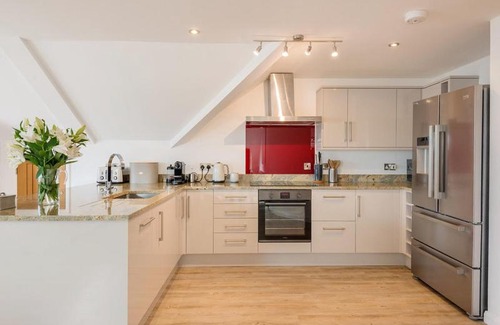 Rock Apartment | Upper Deck