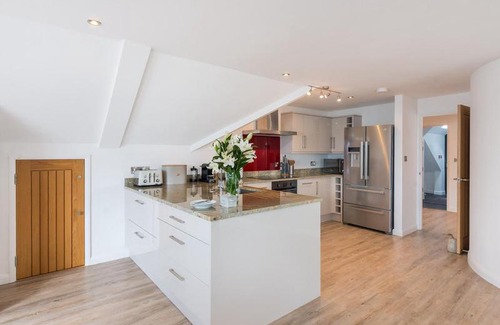 Rock Apartment | Upper Deck