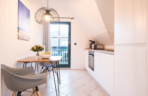 Neuhaus Apartment | Upper floor apartment Lee West 2.4