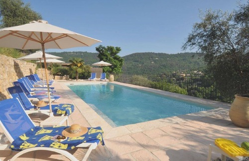 Le Bar-sur-Loup Apartment | Upper Garden Apartment with *Large Heated Pool*