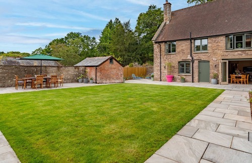 Longtown Cottage | Upper Lodge at Kentchurch - sleeps 6 guests in 3 bedrooms
