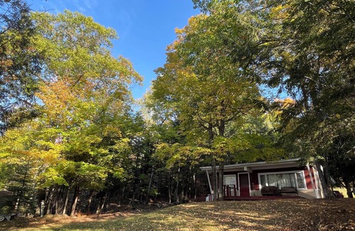 Stambaugh Cabin | Upper Peninsula Lakeside Cabin on Chicagon Lake - Great Fishing, Swimming & Golf
