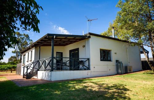 Baskerville Villa | Upper Reach Spa Cottage