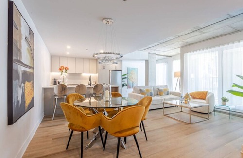 Old Montreal Apartment | Upscale 2 BR condo in MTL OLd Port|+Free Parking
