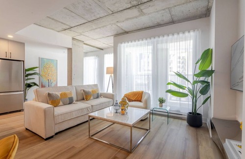 Old Montreal Apartment | Upscale 2 BR condo in MTL OLd Port|+Free Parking
