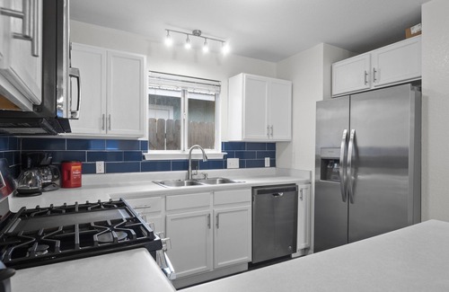 Chestnut House | Upscale 3BD house uptown. Big back yard. Pet friendly. 7min from UT