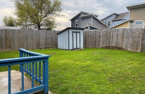Chestnut House | Upscale 3BD house uptown. Big back yard. Pet friendly. 7min from UT