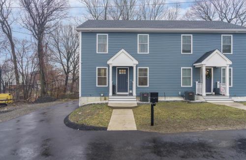 Bridgeport Apartment | Upscale 4BR Retreat at the Reservoir!