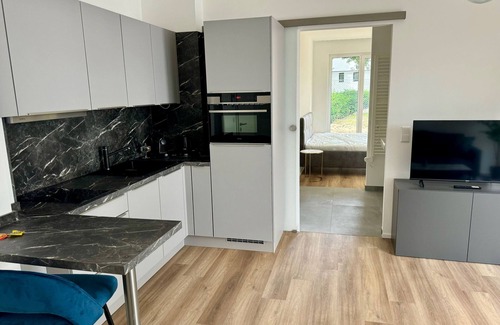 Rheindahlen-Land Apartment | Upscale apartment with living area + kitchen