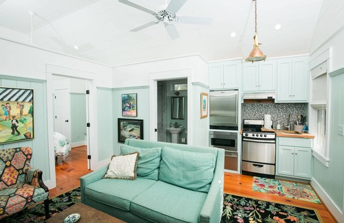 Morehead City House | Upscale Bungalow - 129 Craven Streetn300 feet from Beaufort Waterfront