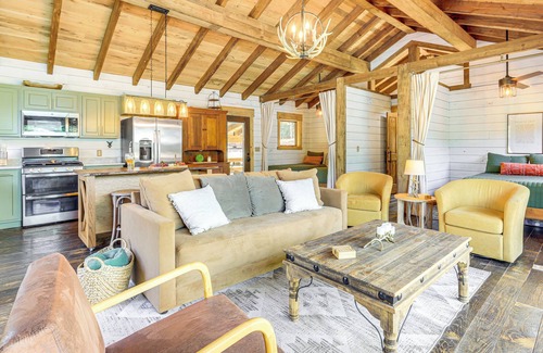 Thomaston Cabin | Upscale Cabin Comfort in Thomaston w/2 Decks!