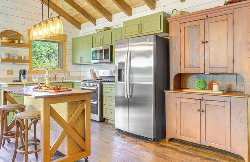 Thomaston Cabin | Upscale Cabin Comfort in Thomaston w/2 Decks!
