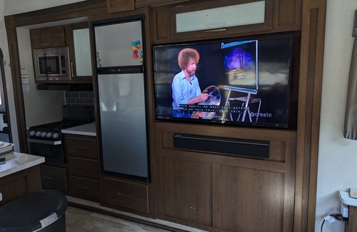 Pelham House | Upscale Camper w King BR near Amherst