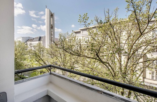 Halensee Apartment | Upscale Charlottenburg Studio nr Adenauerplatz, by Blueground