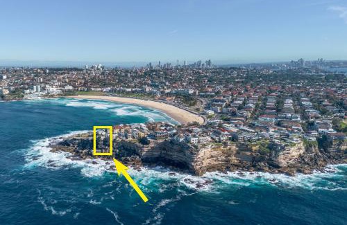 North Bondi Apartment | Upscale Cliffside Studio with Ocean Views North Bondi