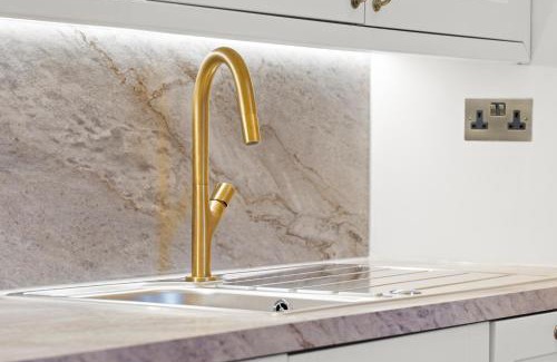 Brompton & Hans Town Apartment | Upscale Comfort 3 Beds over Harrods Residence