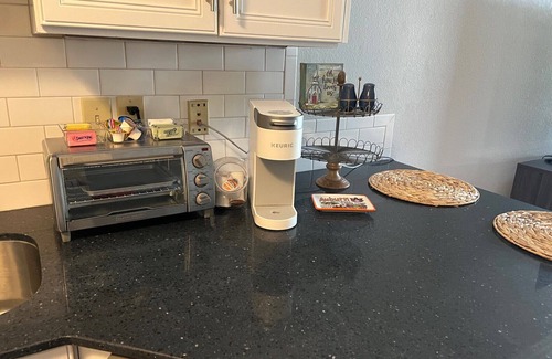Auburn Condo | Upscale Condo 2 Blocks Walk to Jordan Hare - sleeps 6